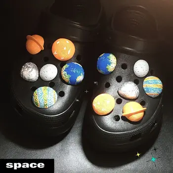 Planet Astronavt vesoljsko Ladjo Serije Maši Kavbojke Lepa Croc Čare Oblikovalec Vroče Prodaje čarobne gumbe za Crocs DIY za Darilo Dodatki